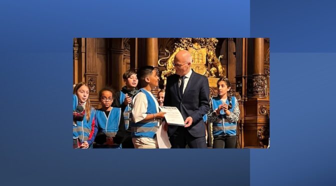 Ehrengäste im Rathaus: Die Streitschlichtungskinder der Frohmeschule